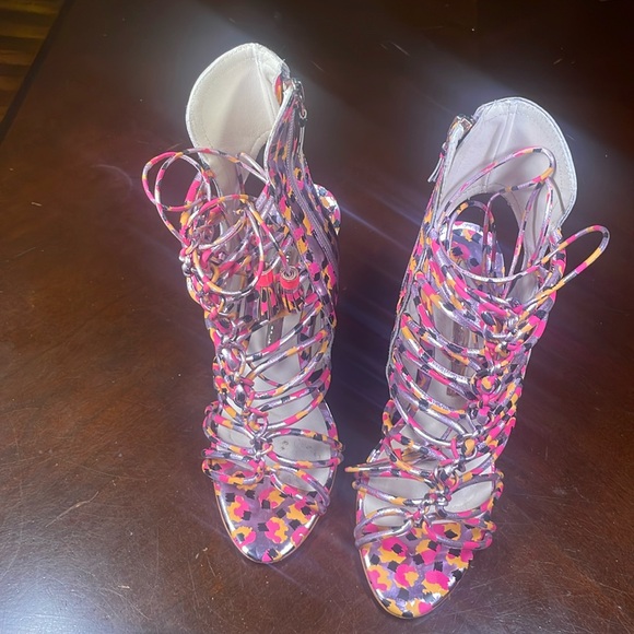 Sophia Webster
Color:Pink
Size:36.5
Condition: Worn once - Picture 1 of 3